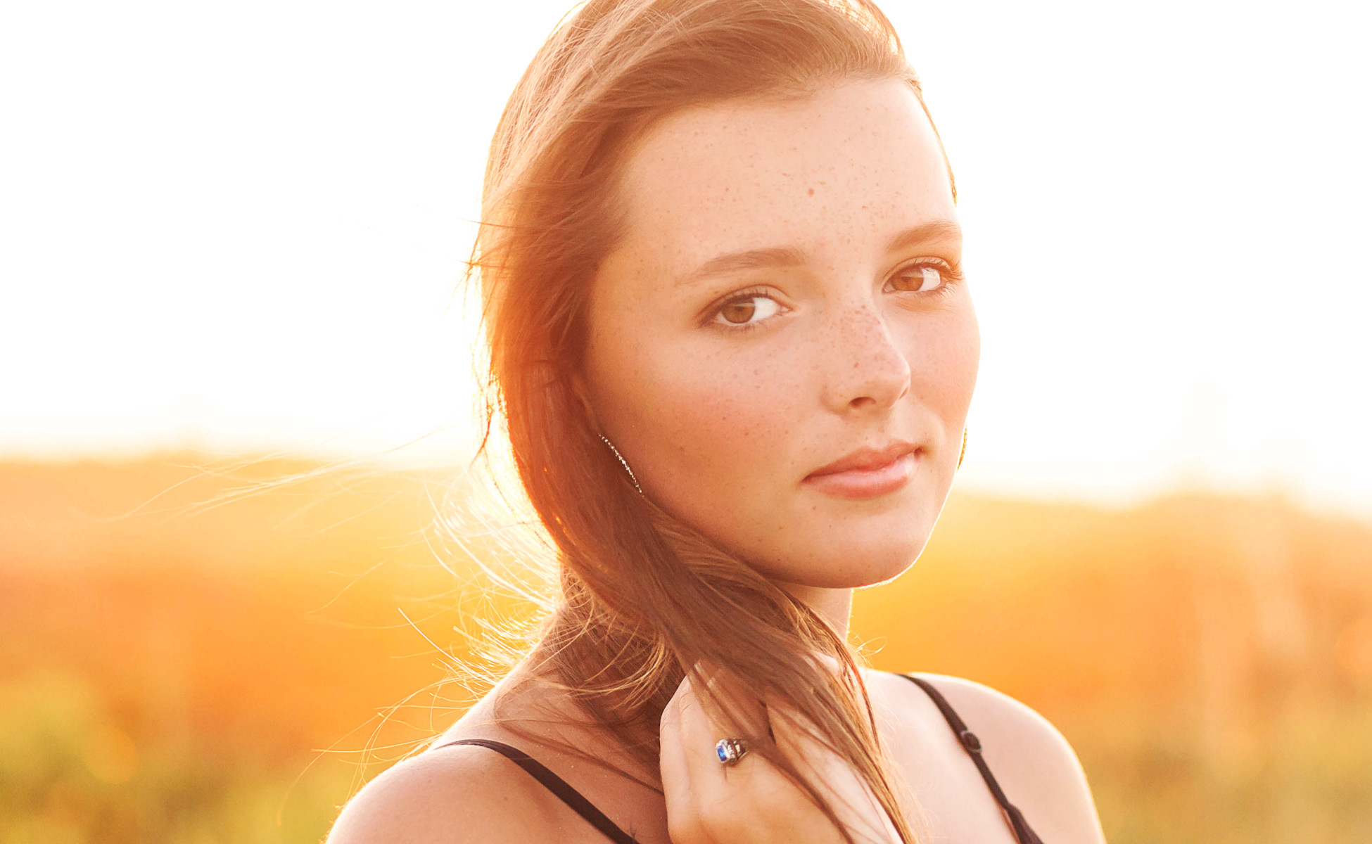 Stylish senior portraits Outer Banks, Emily's fashion-forward look by the sea