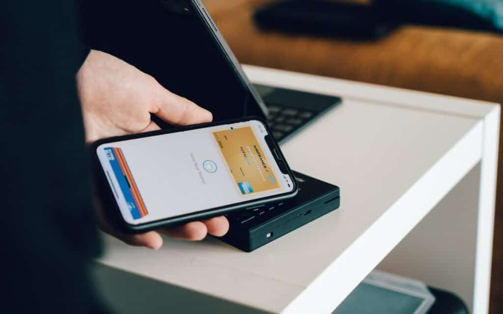 Man is paying with his phone using apple pay